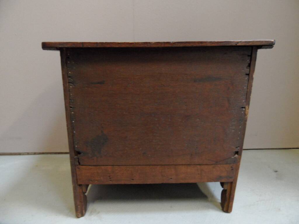 Commode miniature antique en chêne