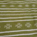 Green and white rug 220x140cm
