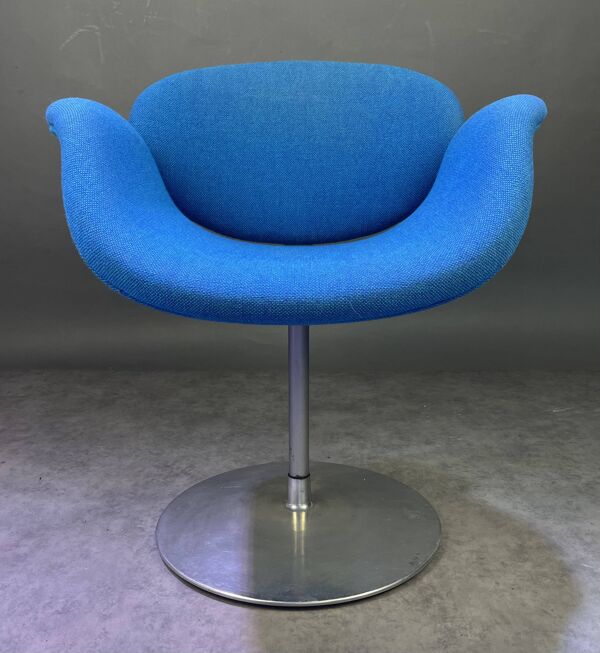 Chaise Little Tulip de Pierre Paulin bleu