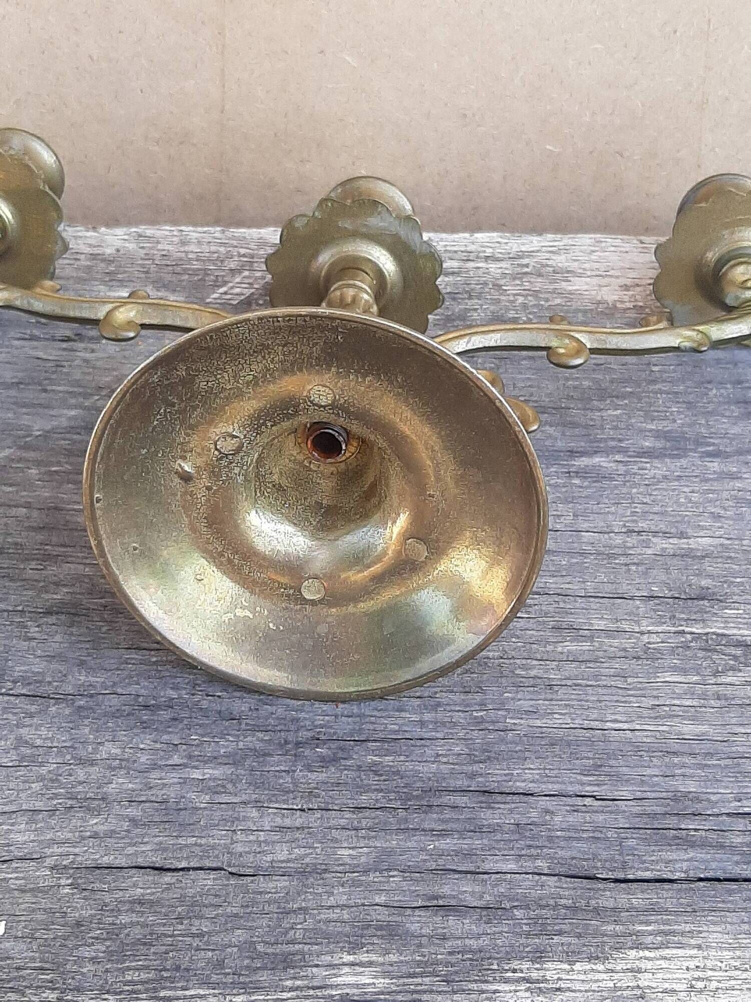 Three-light chandelier in brass metal