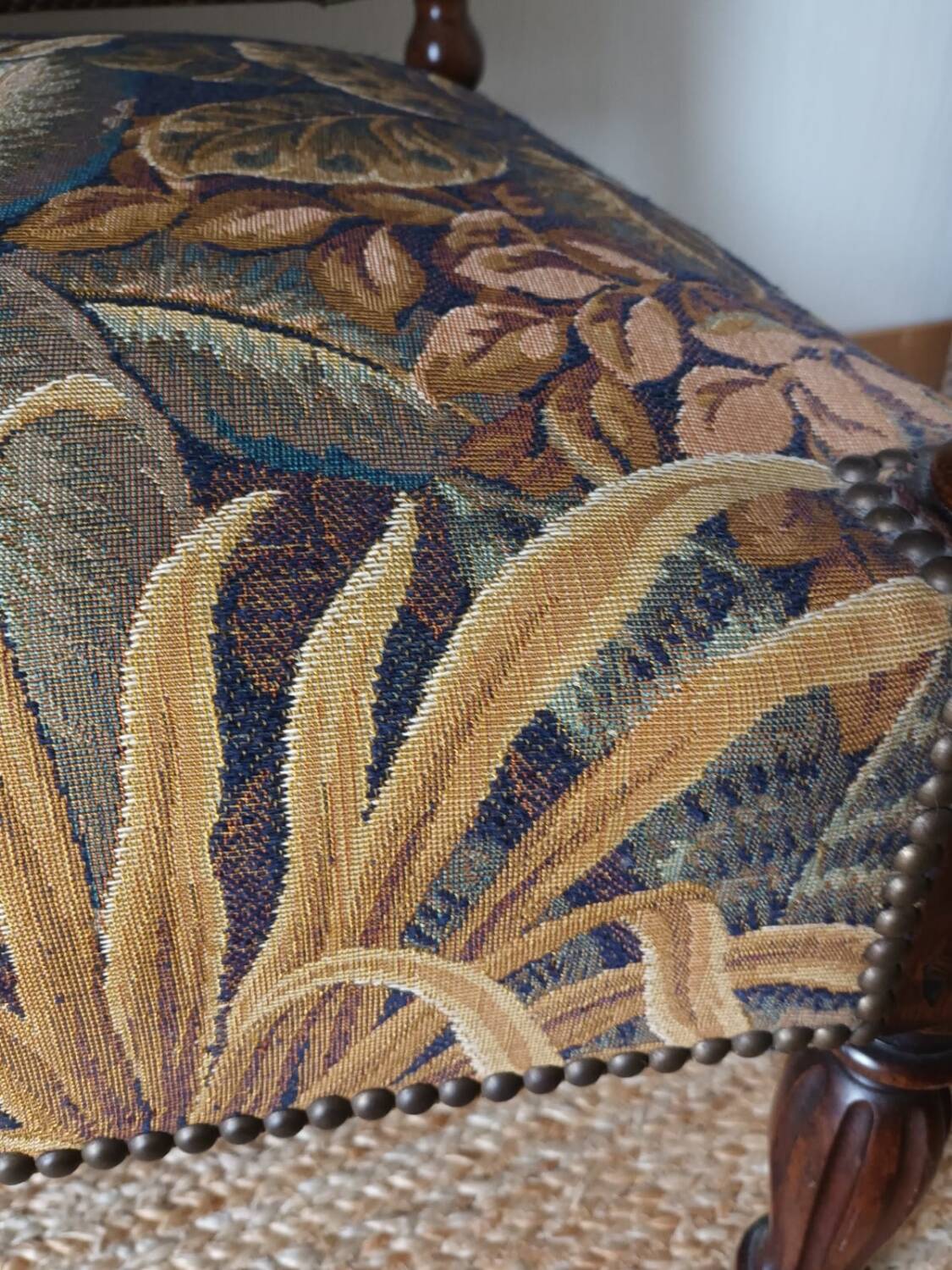 Walnut armchair in Neo-Renaissance style, 20th century.
