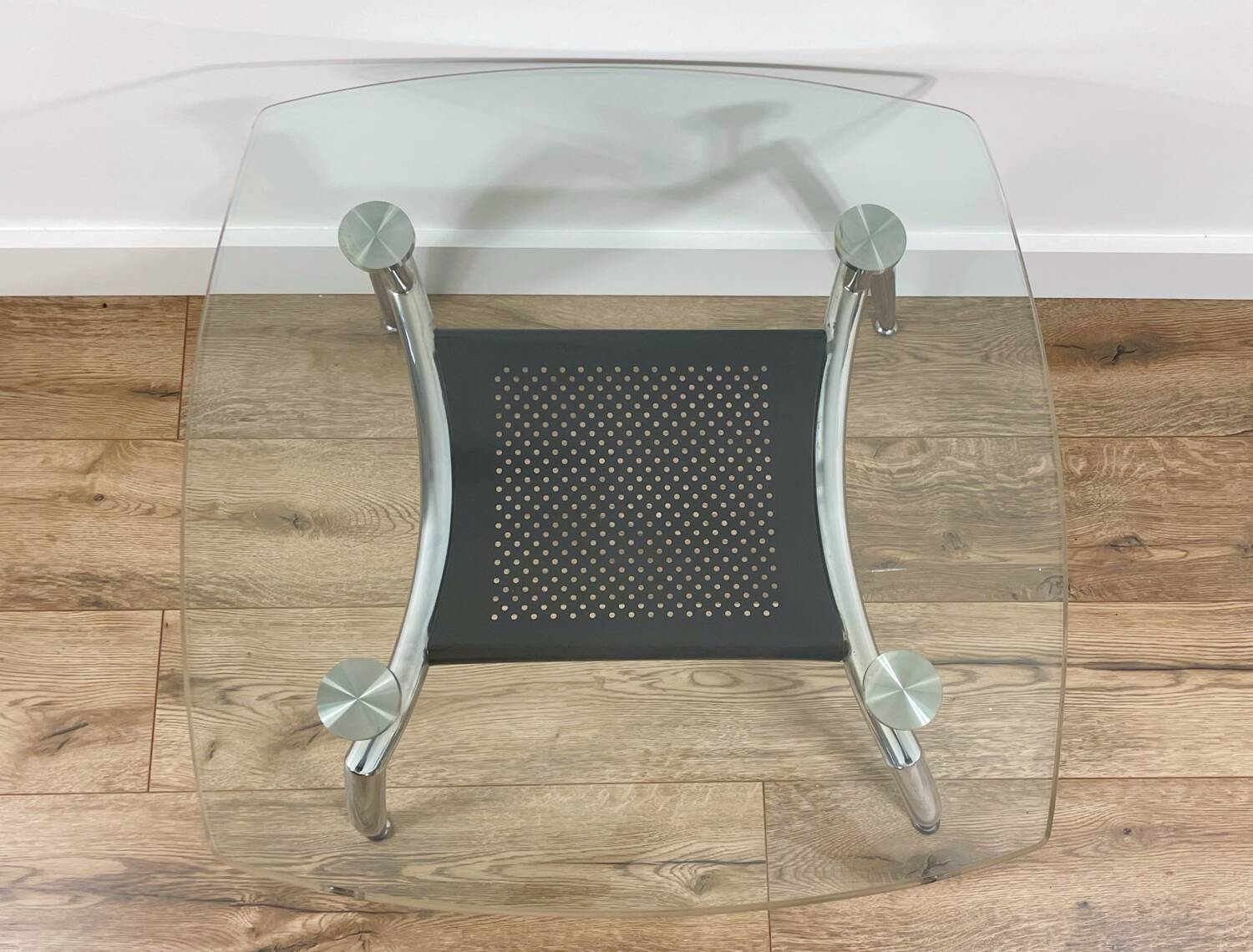 Table basse moderne « Space Age » des années 1970 en chrome et en verre