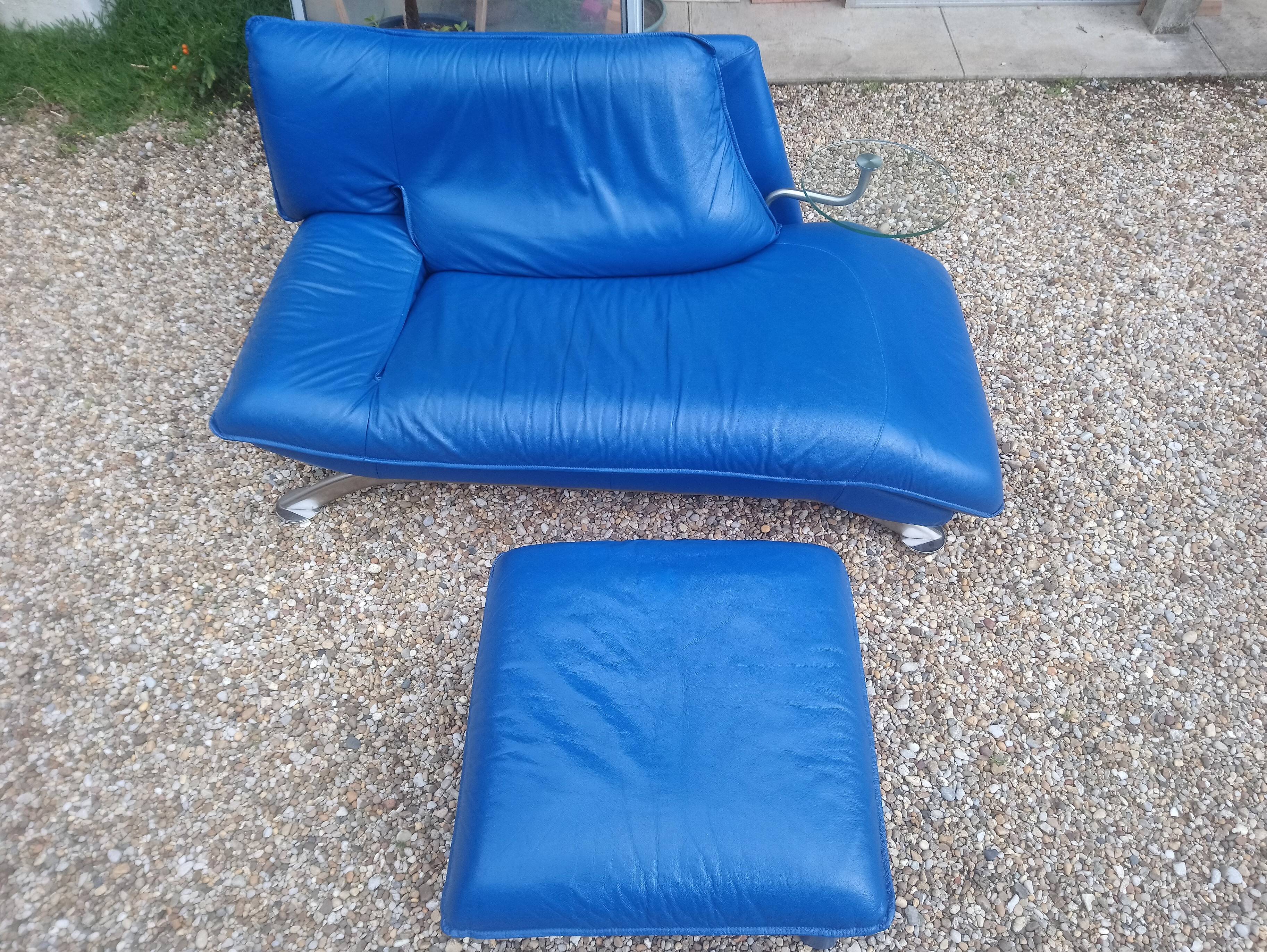 Chaise longue et reposepieds en cuir Nicoletti Home fabriqué en Italie bleu