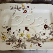 Very large rectangular dish with scalloped edges, made of fine glazed earthenware.