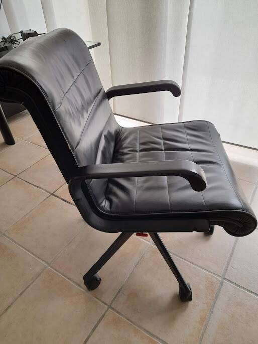 Knoll chairs by Richard Sapper