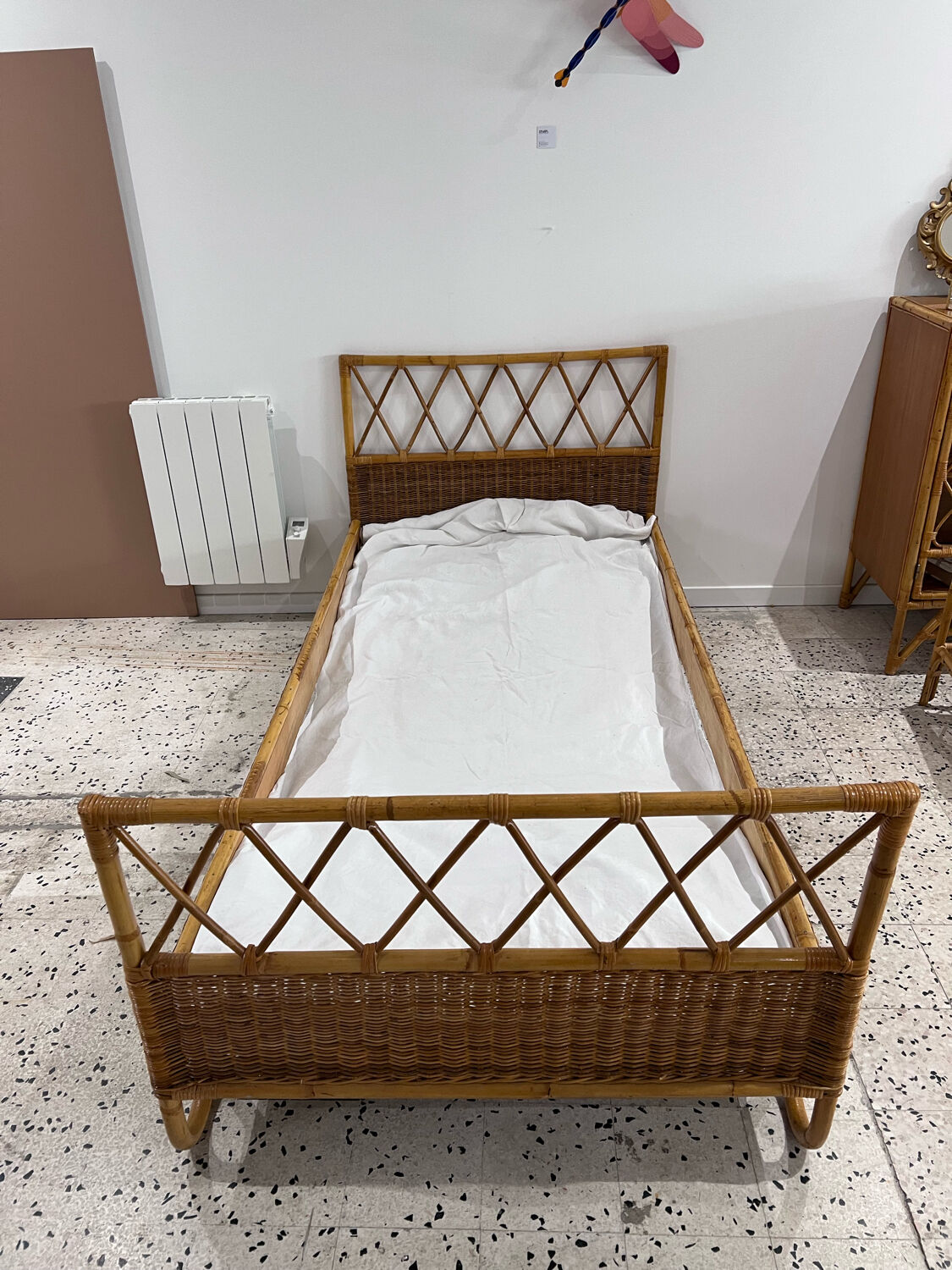 Vintage 1 place rattan bed