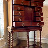 Cabinet in walnut of the nineteenth century