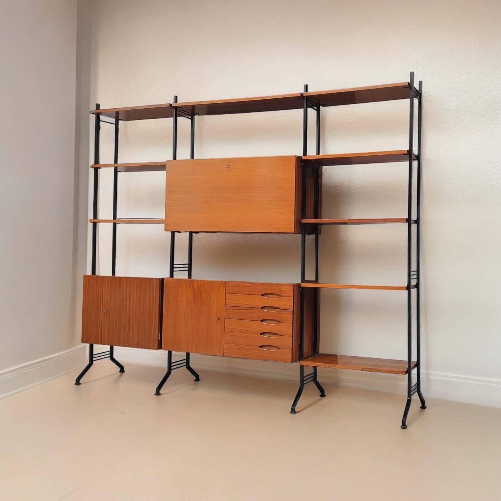 Système mural du milieu du siècle