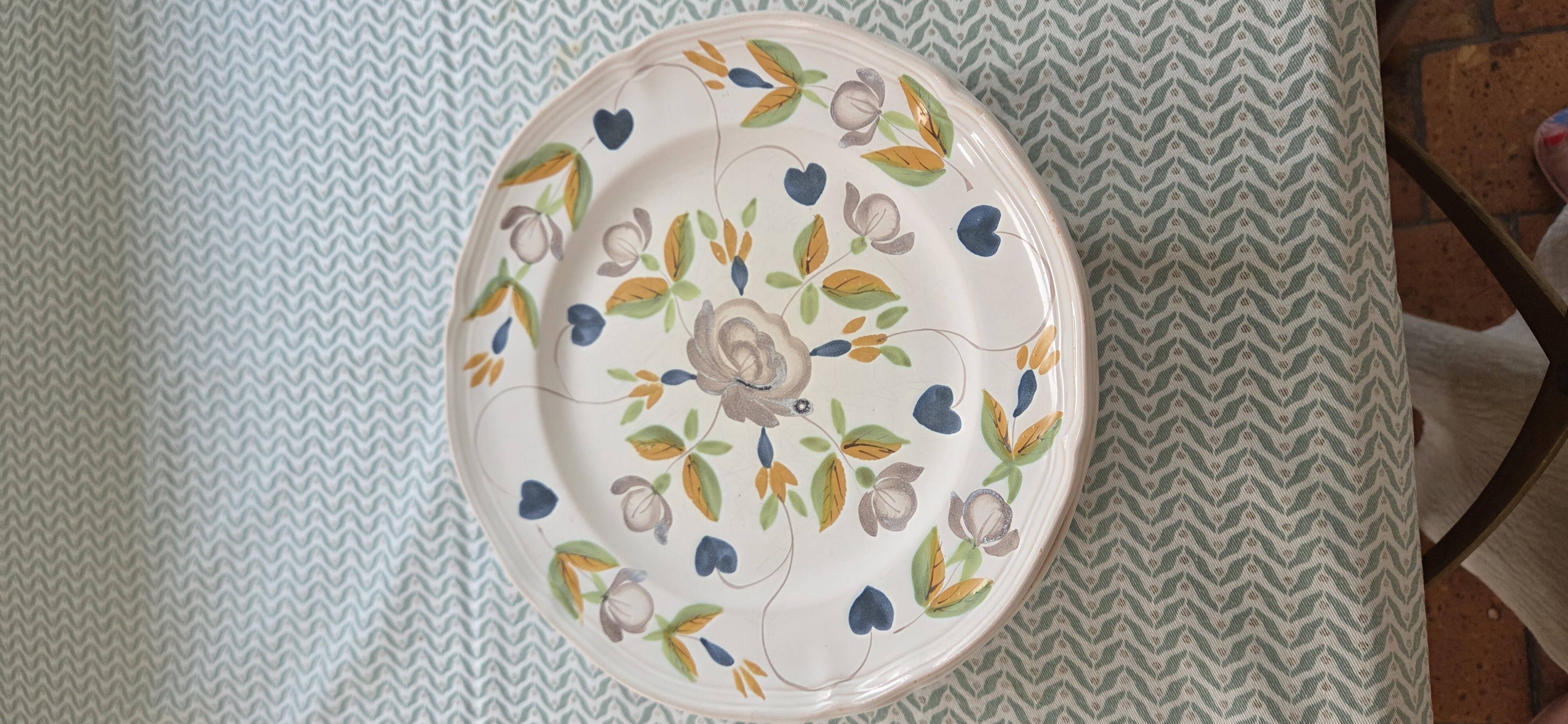 Porcelain plates from PORNIC