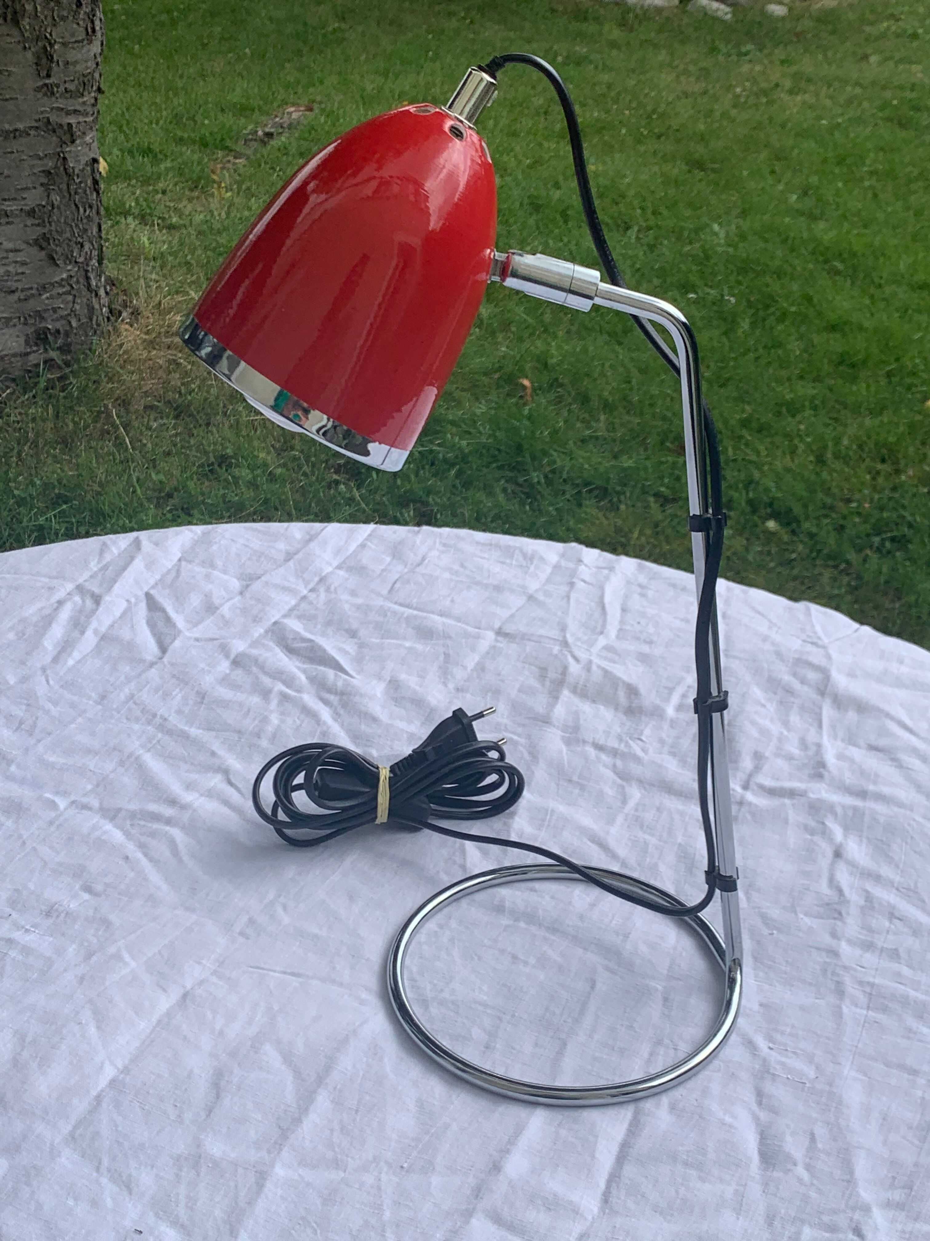 Desk, table lamp in red metal and silver vintage 1970