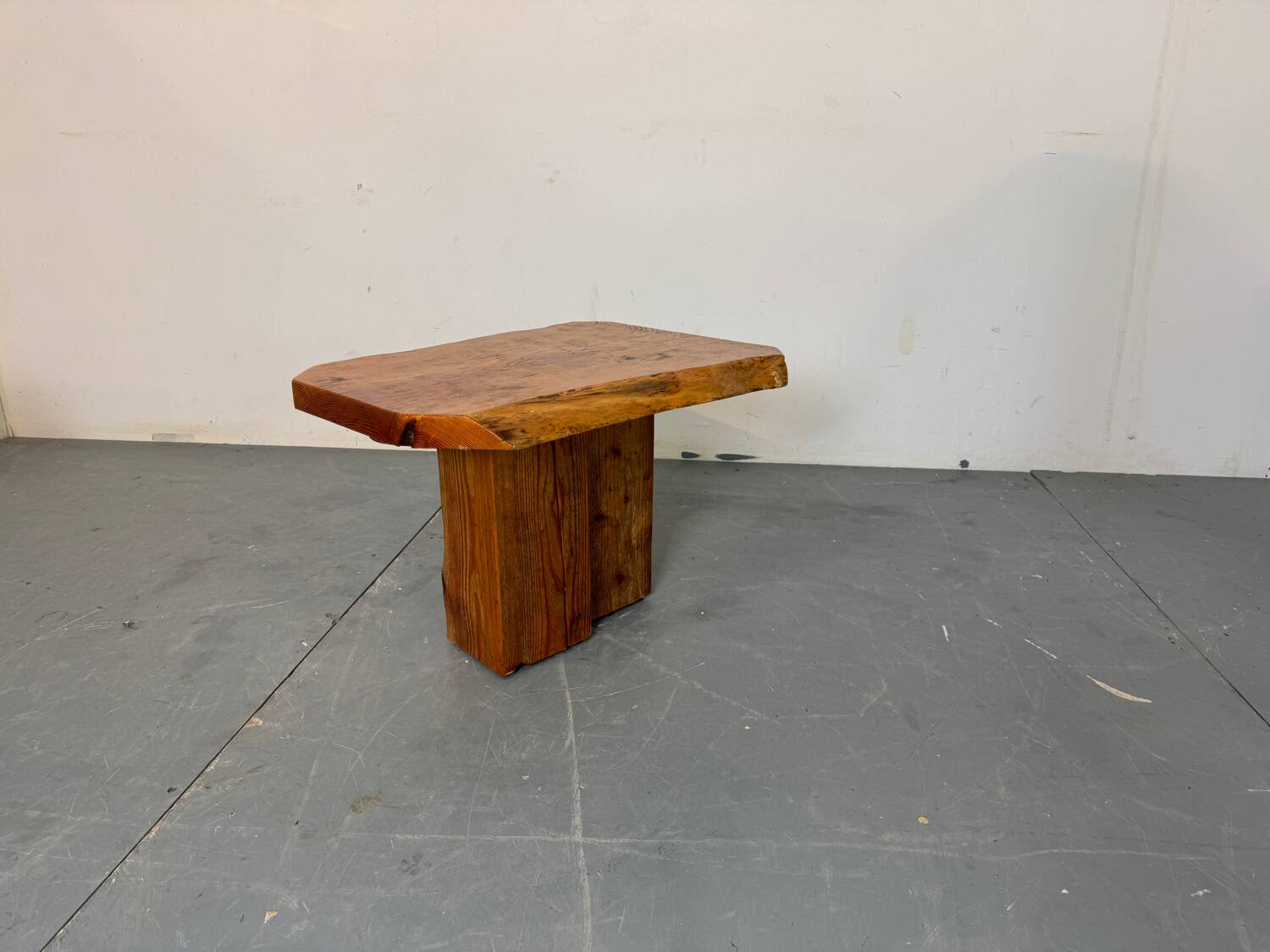 Table d'appoint de style brutaliste japonais, wabi-sabi, milieu du siècle, années 1960