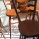 Suite de 5 Tabourets de Bar en Bois Massif – Style Bistrot / Campagne Chic