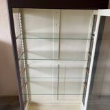 Ancienne vitrine en bois vitrée