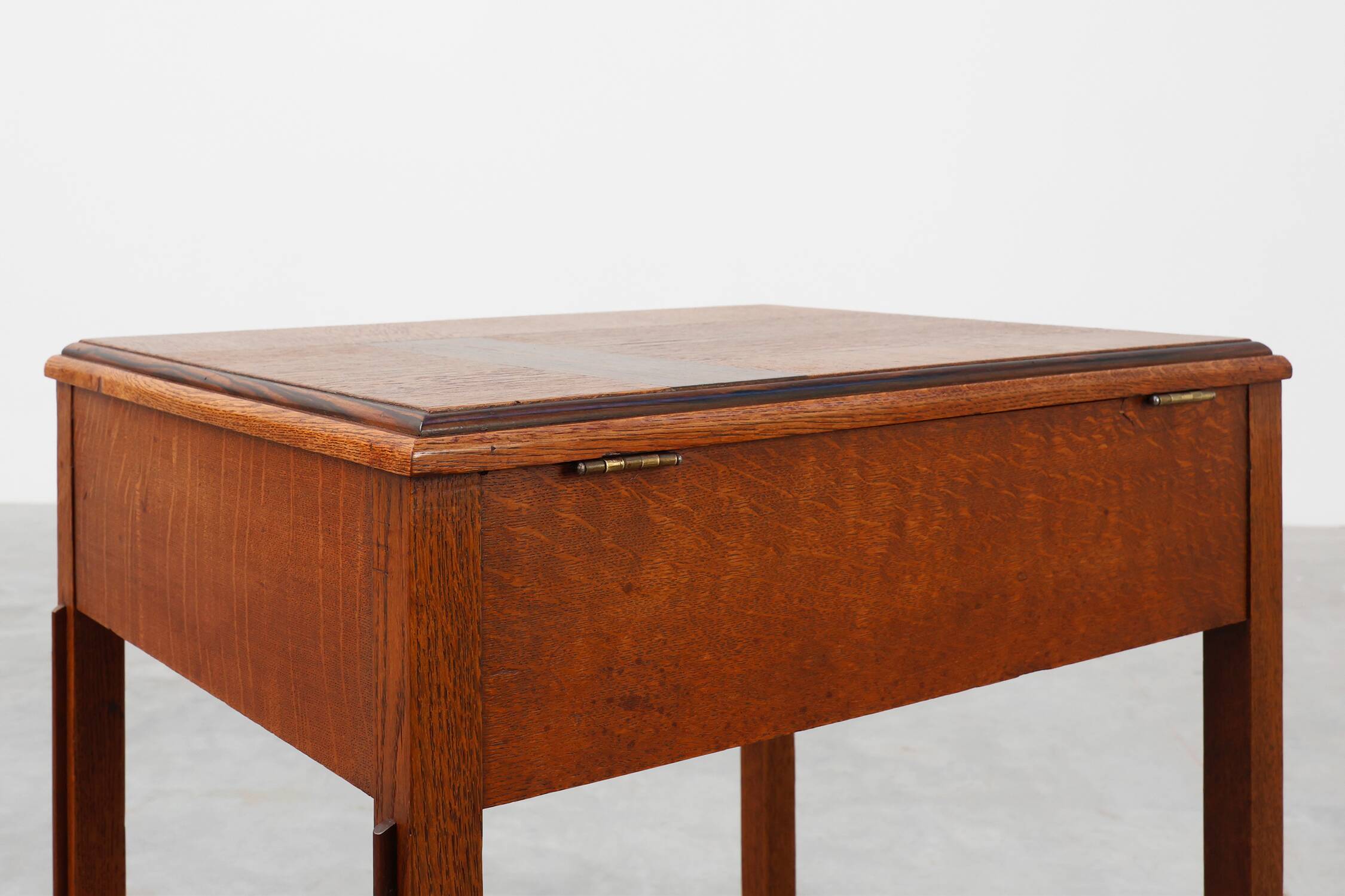 Table d'appoint ou cabinet de style École d'Amsterdam, Pays-Bas vers 1915
