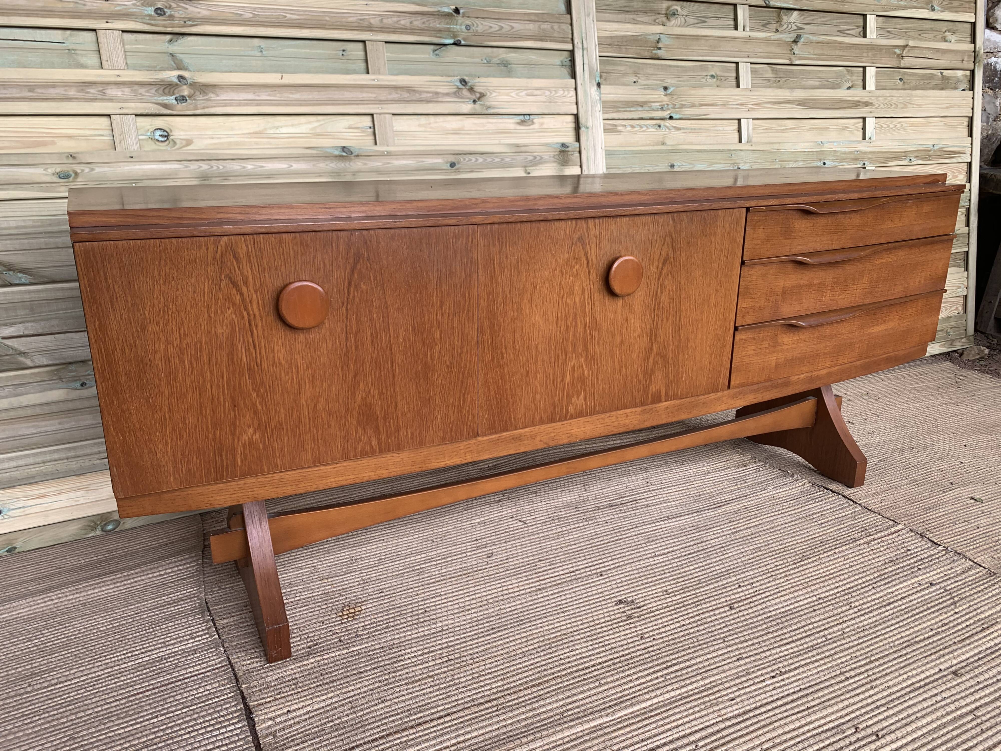 Scandinavian-style english line in teak
