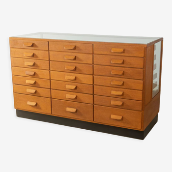 Comptoir vitrine de magasin