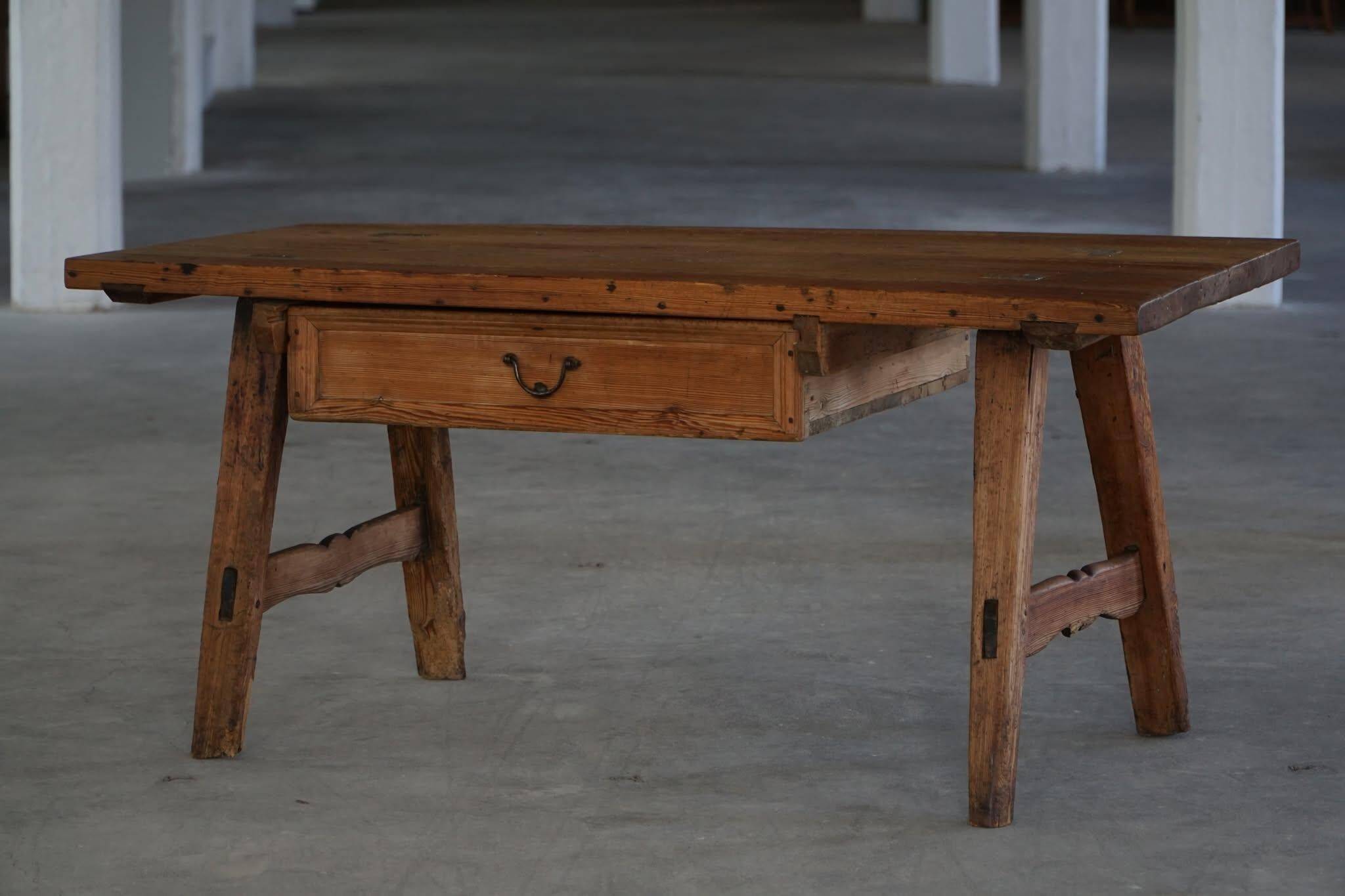 Dining table / desk in primitive French pine from the 18th century with a drawer.