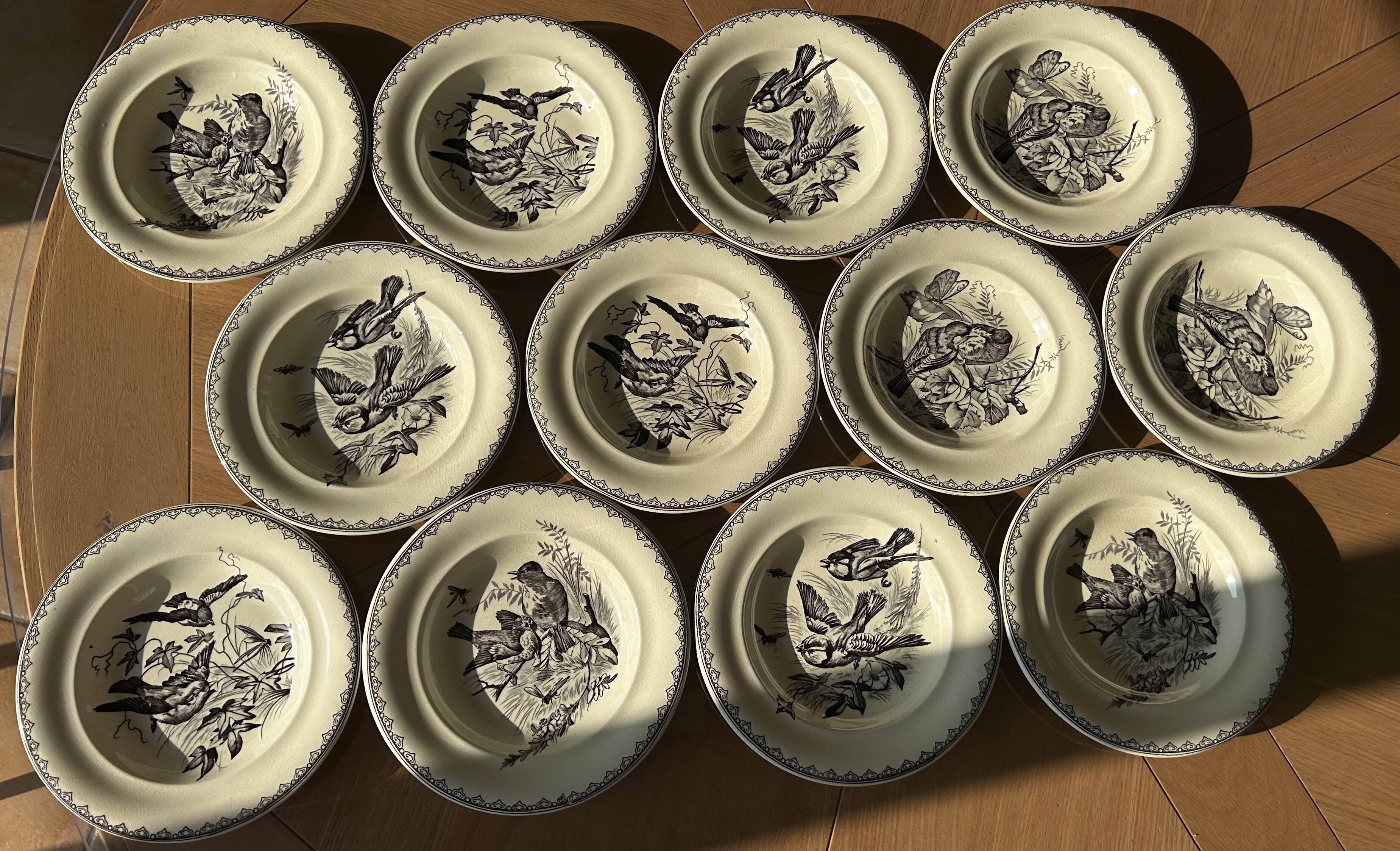 Clairefontaine tableware service, earthenware with bird decoration.