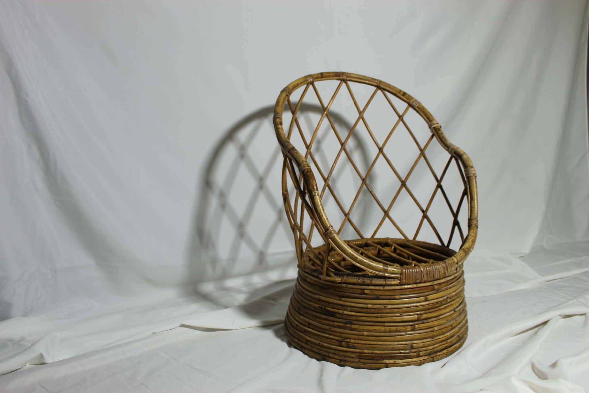 A cane tub type chair
