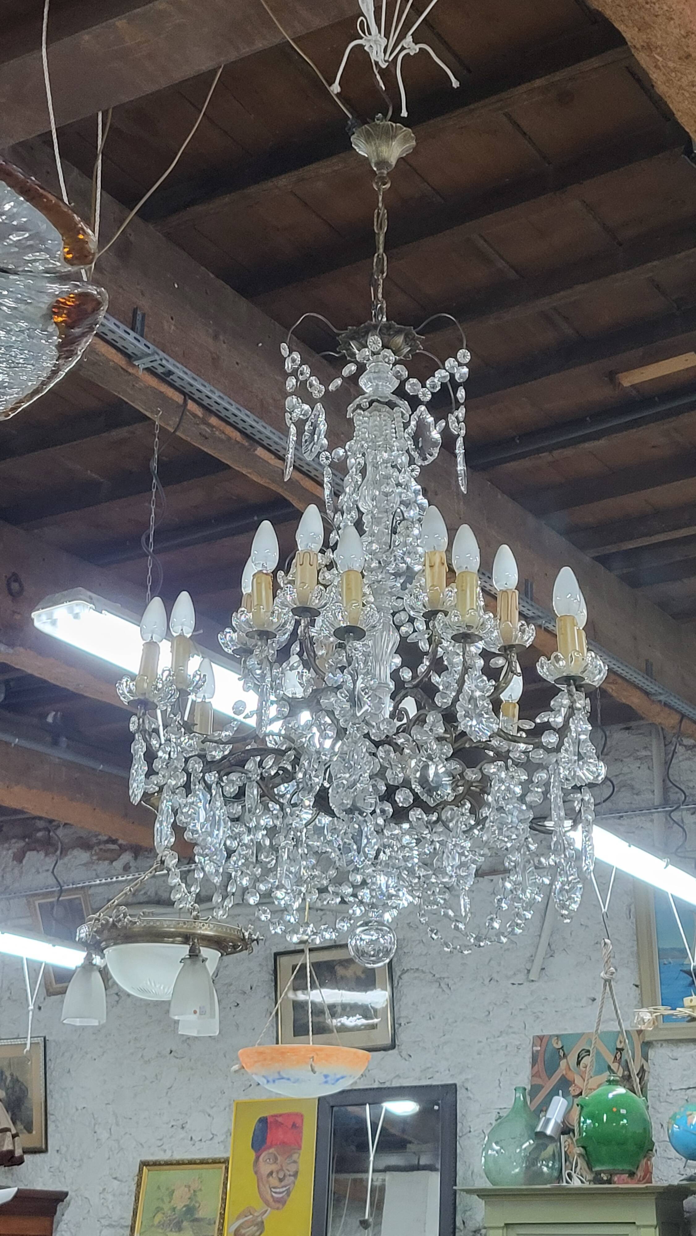 Chandelier with pendants 18 bulbs