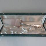 Pie shovel in box