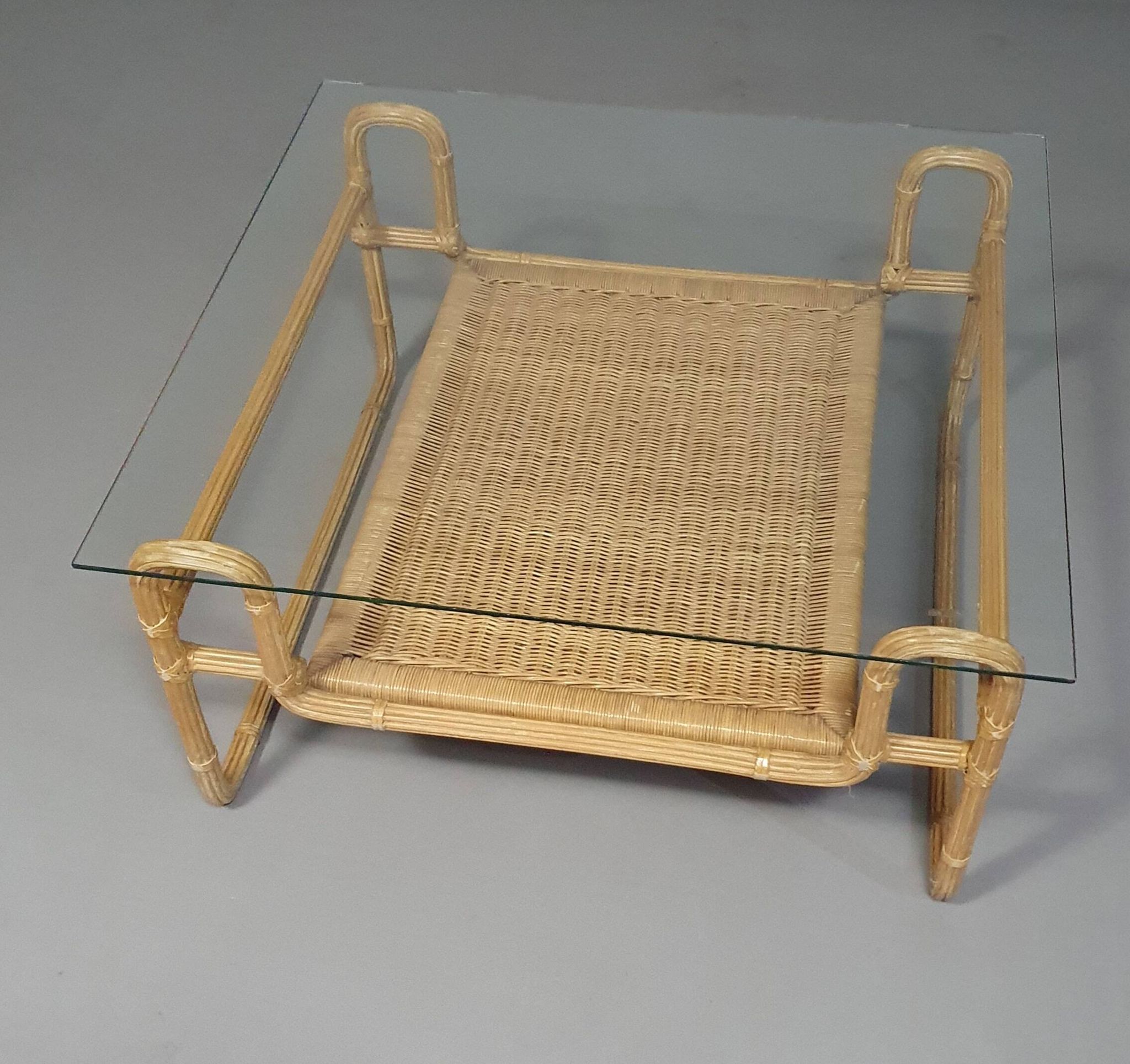 Bauhaus coffe table. Iron frame / pencil reed / split reed / rattan 75 x 75 x 40 cm