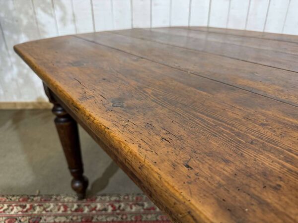 Table de ferme 19ème,  plateau en sapin et piétement en peuplier