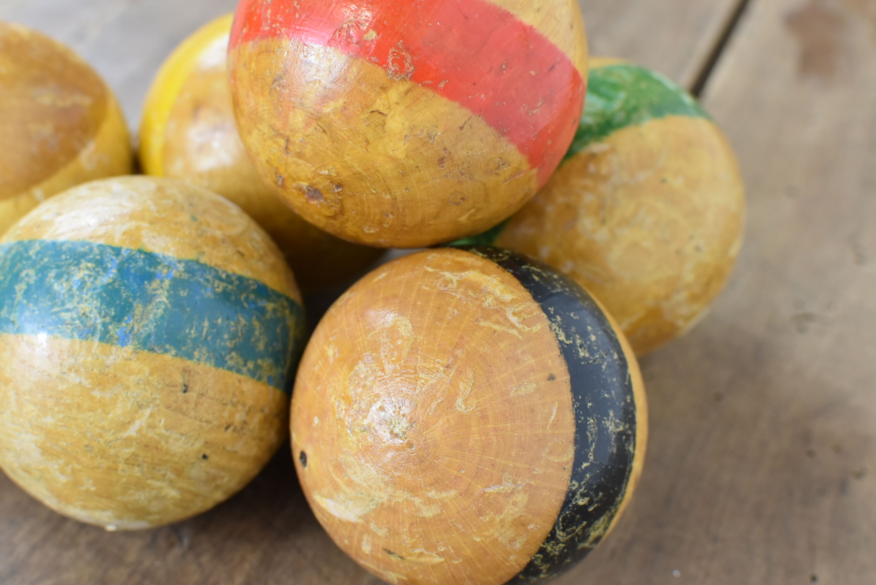 Set of 6 wooden balls.