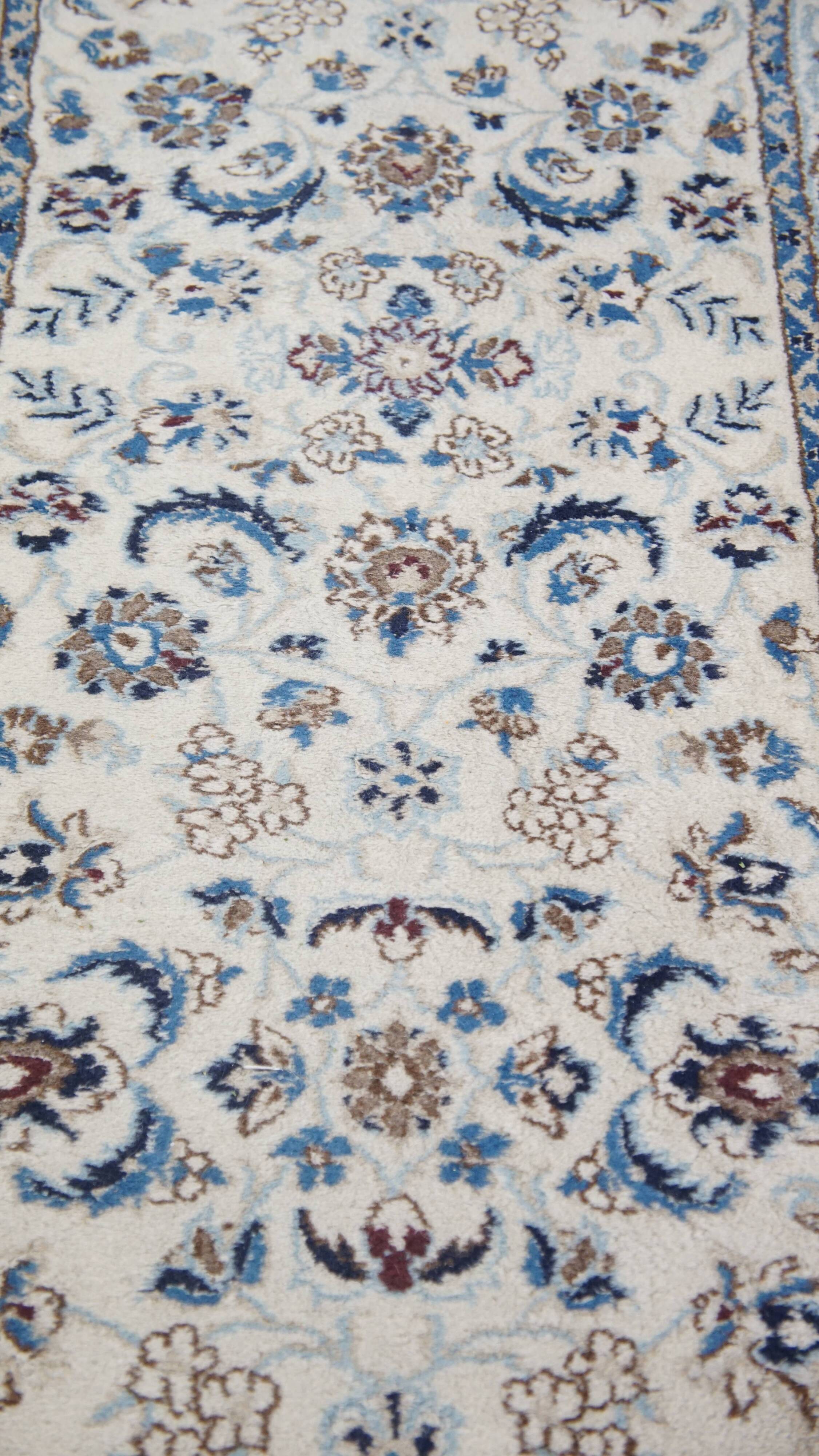 Predominantly white and blue runner 280x75cm
