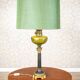 Paire de lampes de table vintage dans un style classique avec des bases décoratives et