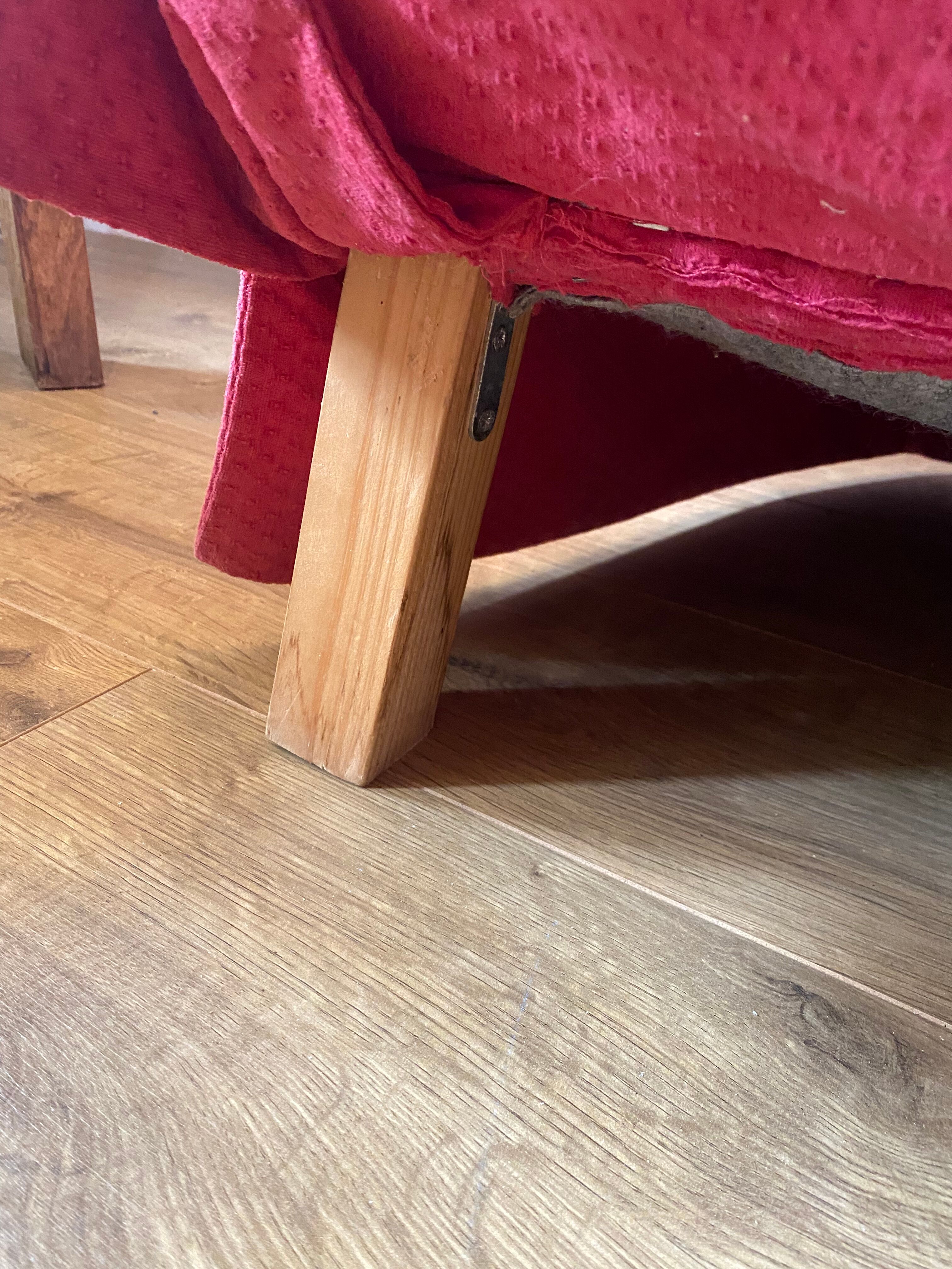 Pink toad sofa bench