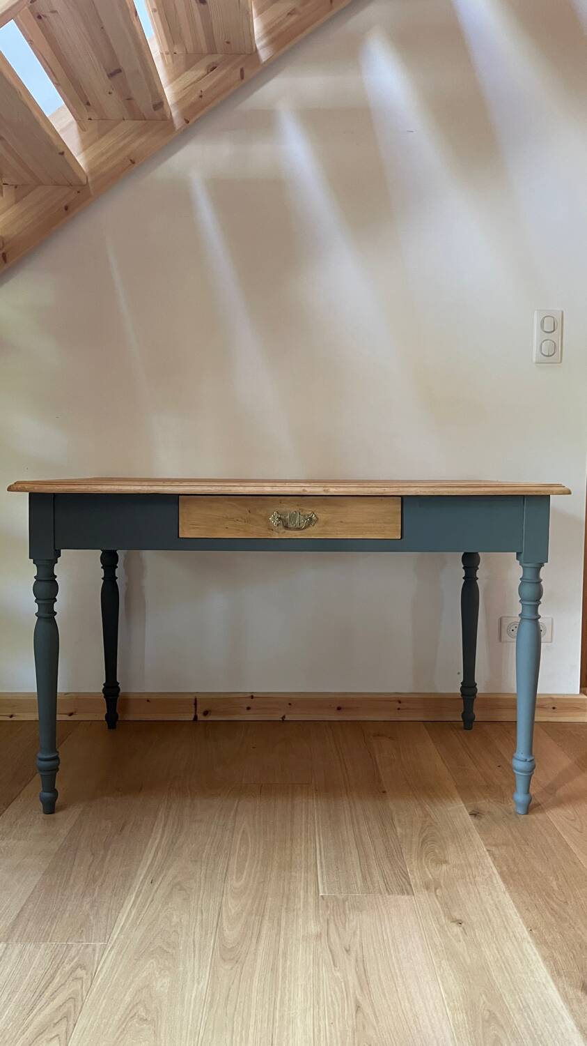 Bistro table