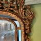 Grand miroir de mariage en bois doré français du 19ème siècle, miroir de dessus de manteau antique avec verre mercuré d'origine.