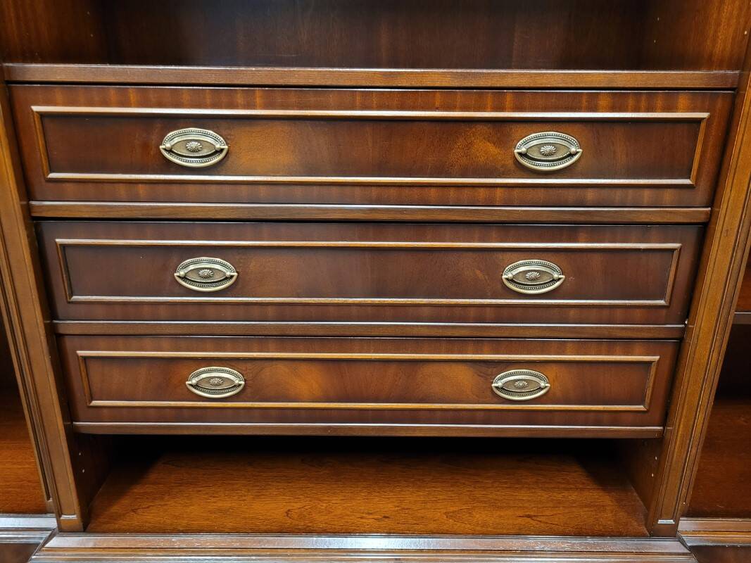 Classic English Heldense Exclusive Bookcase