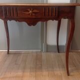 Small 19th century table in walnut and marquetry