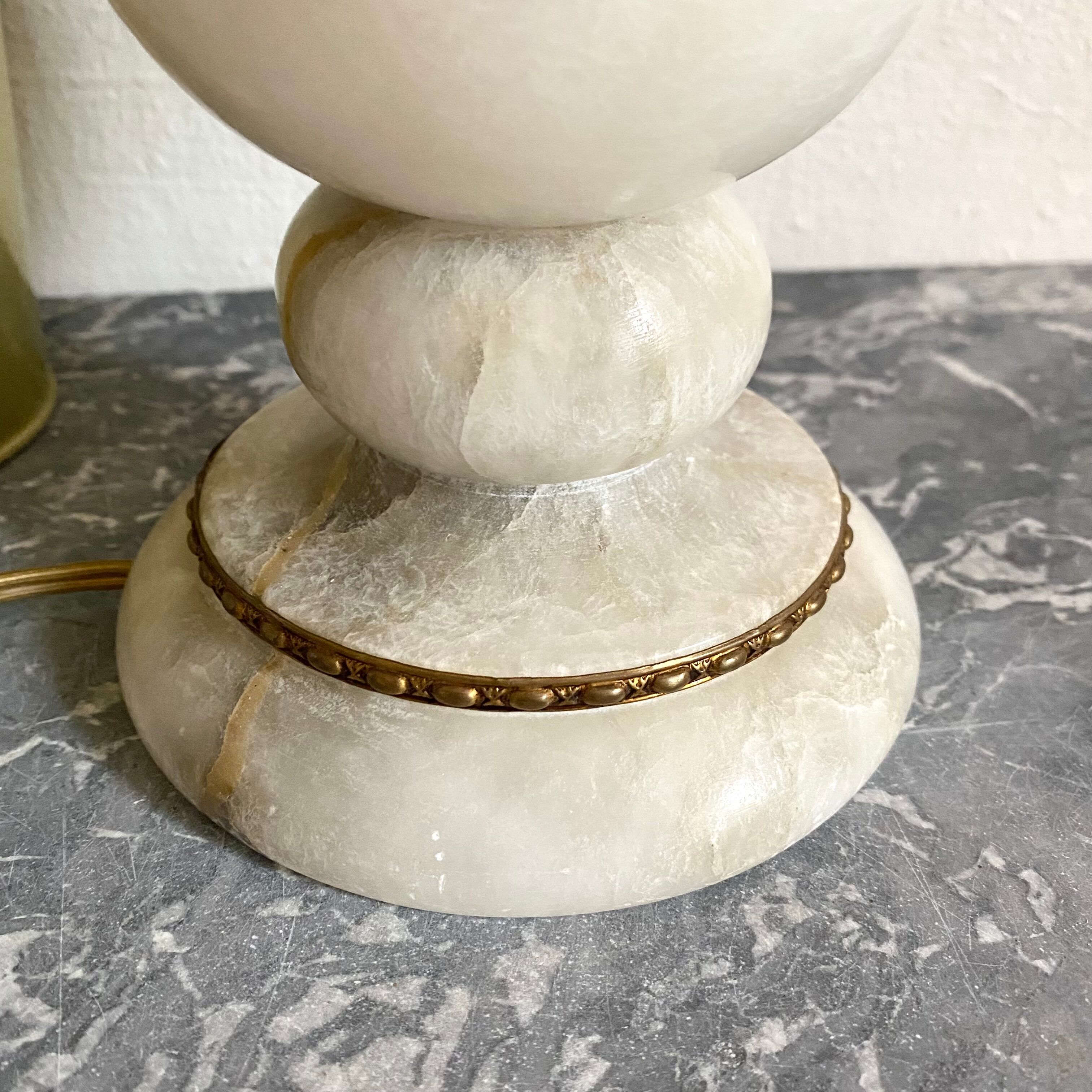 Vintage Medicis lamp in alabaster and brass