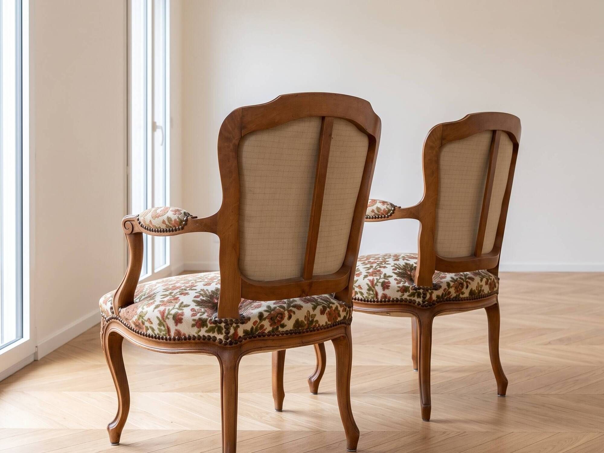 Pair of Louis XV armchairs in floral fabric and wood