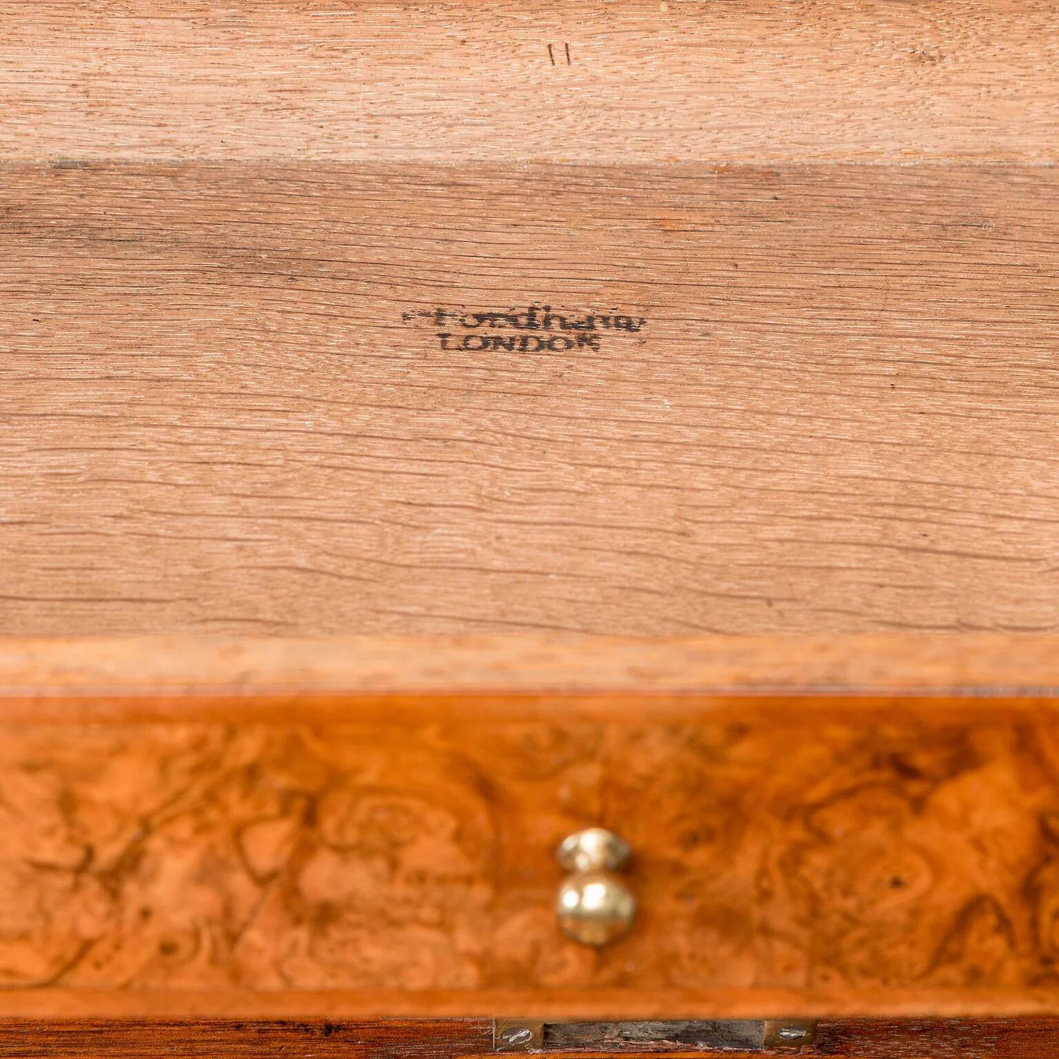 Queen Anne trumeau in walnut and oak, Great Britain, 18th century