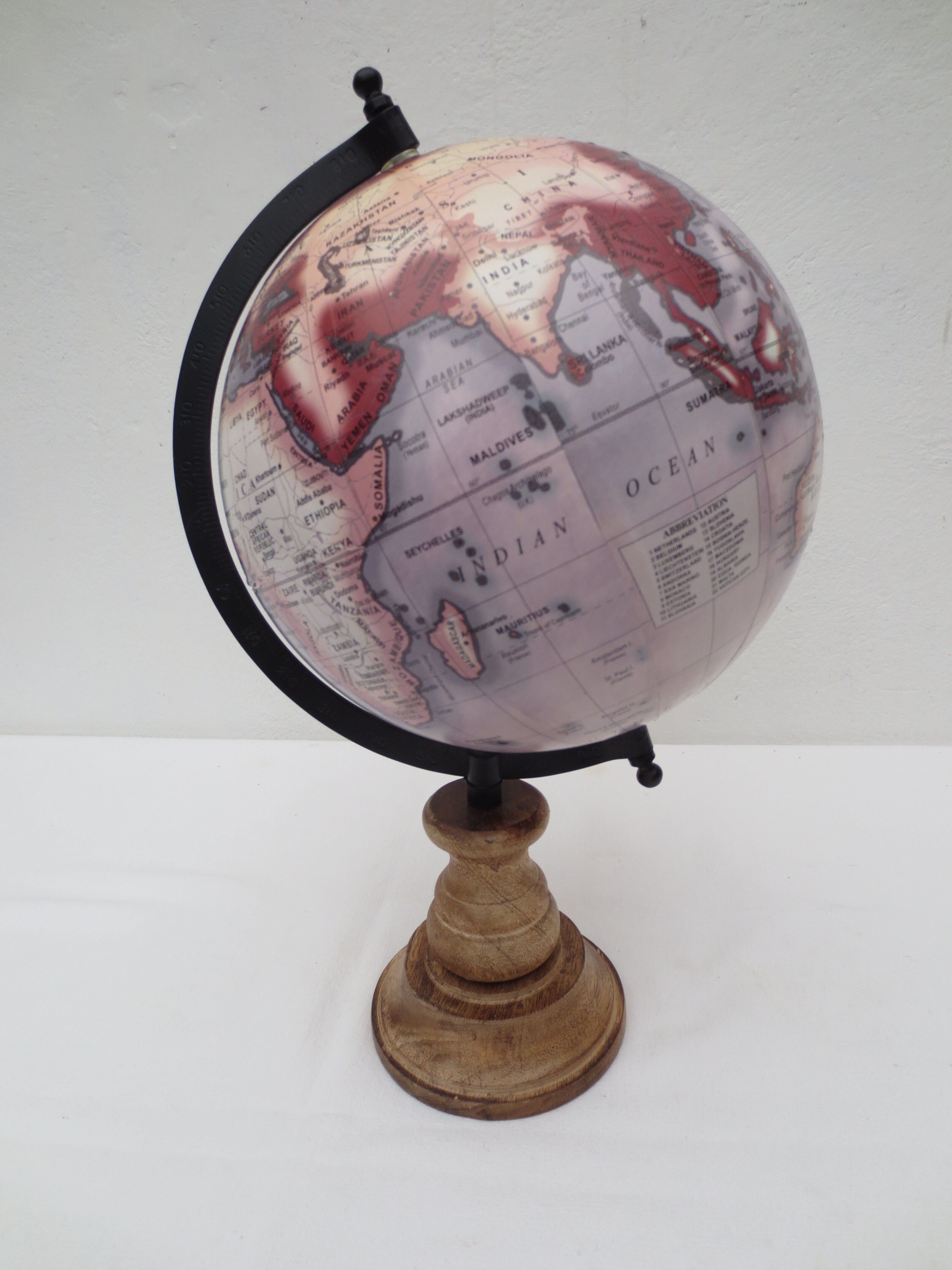 adorable little wooden foot world map