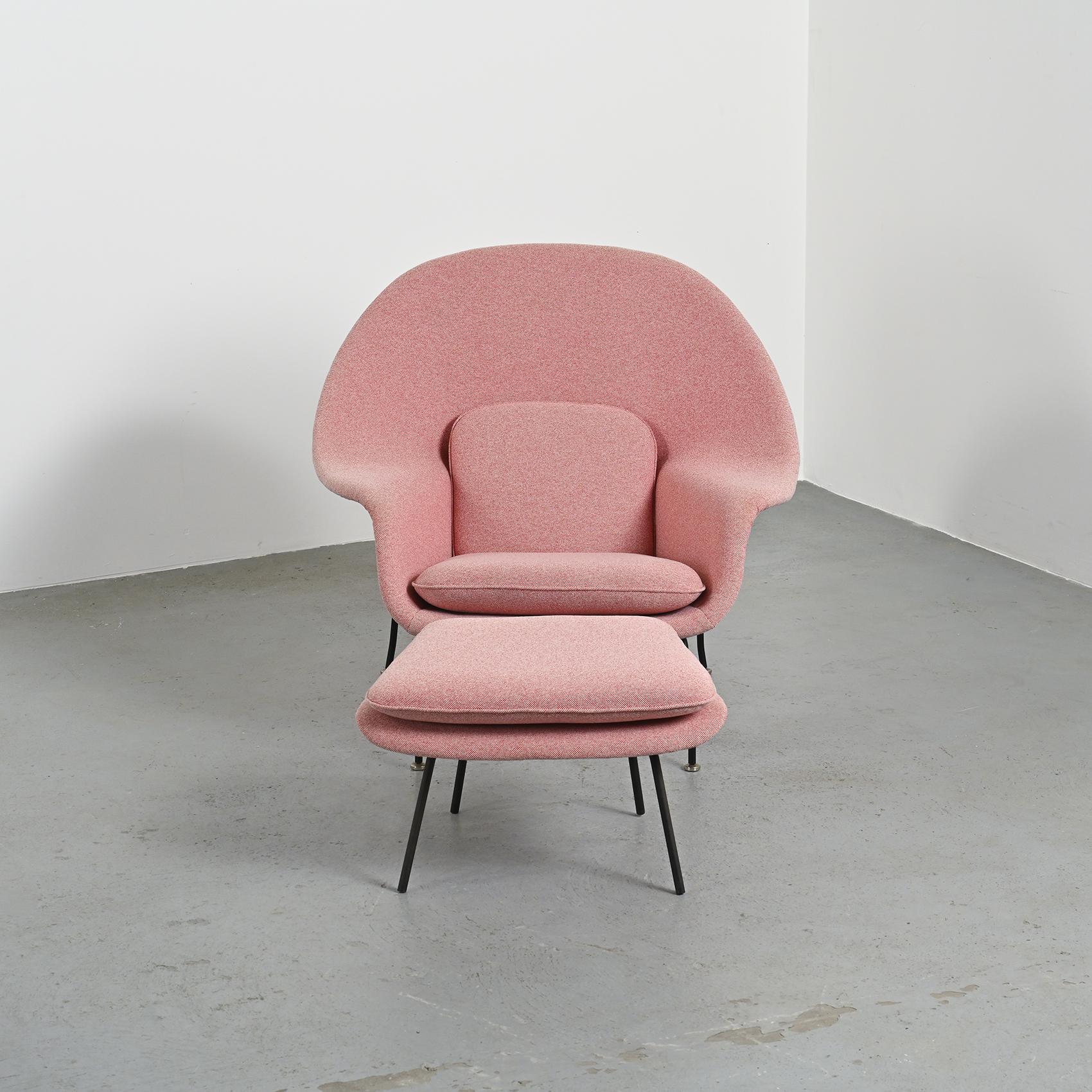 Womb Chair 1st edition by Eero Saarinen, Knoll circa 1948.