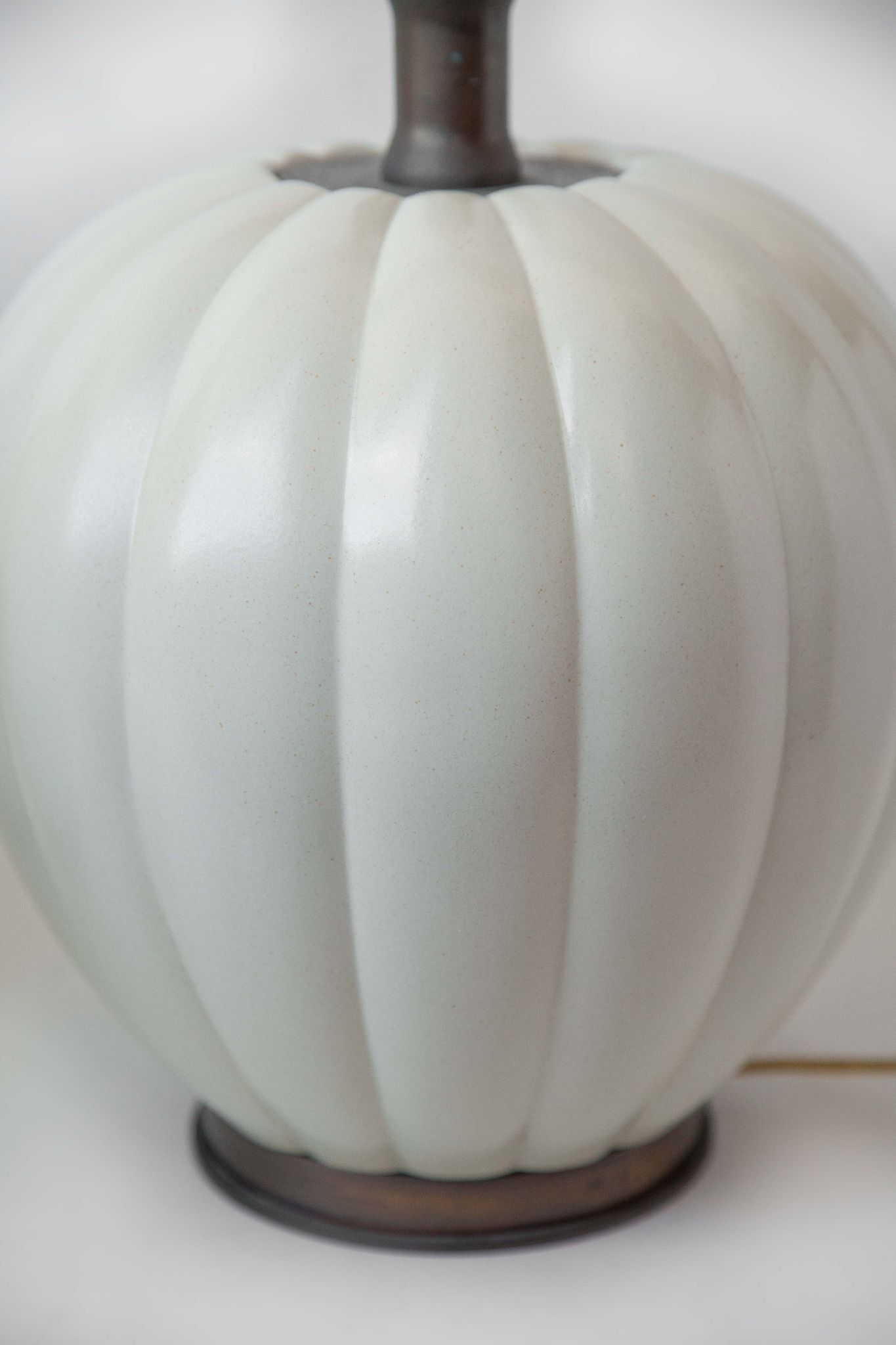 Pair of ceramic lamp feets