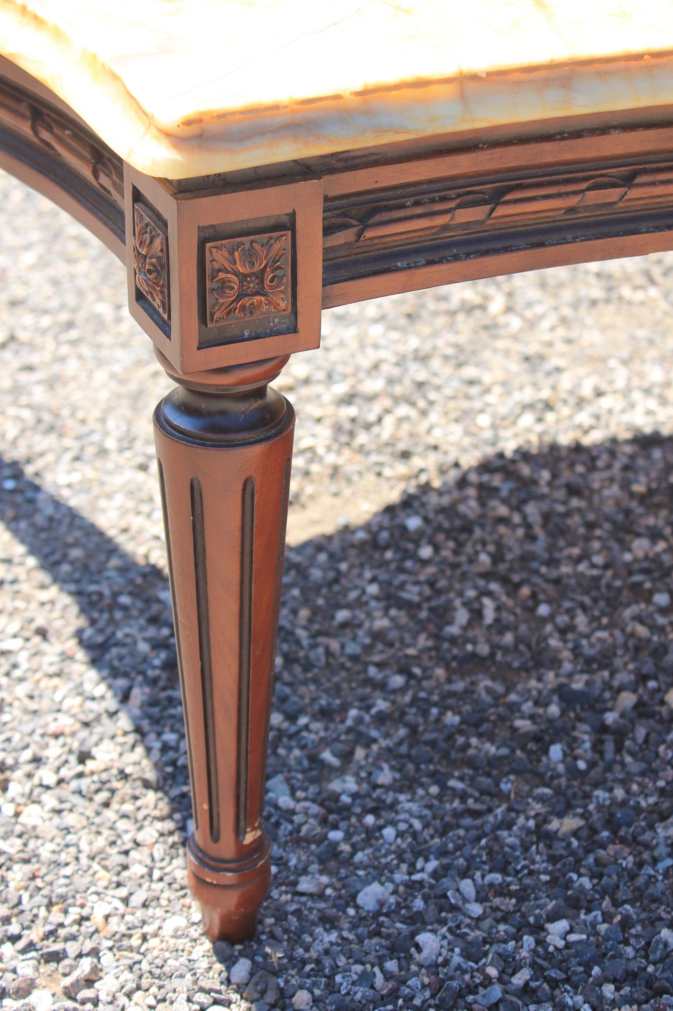 Table basse Louis XVI