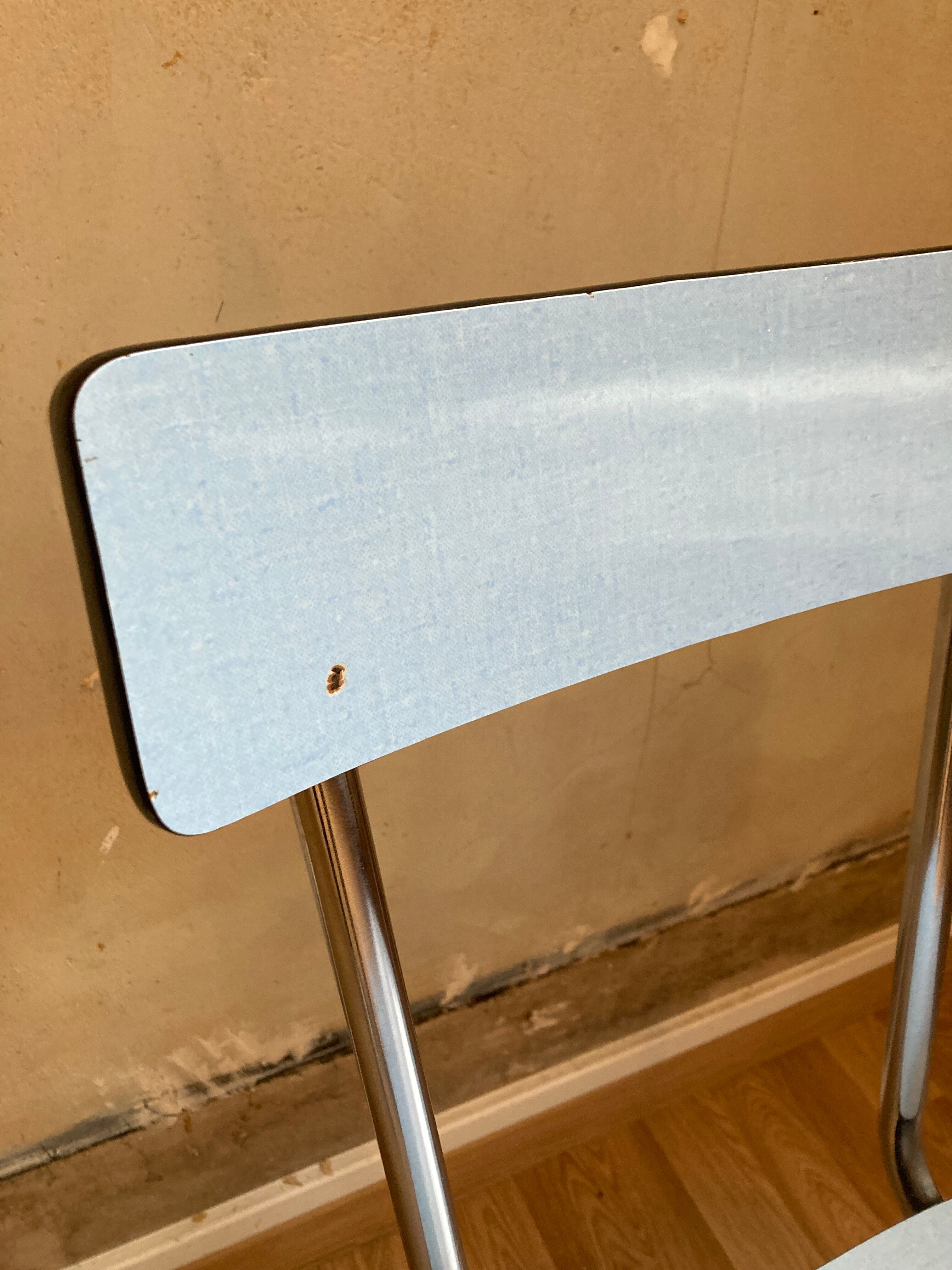Chaise formica bleue