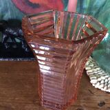 Vase en verre rose