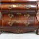 Cabinet en porcelaine d’acajou antique