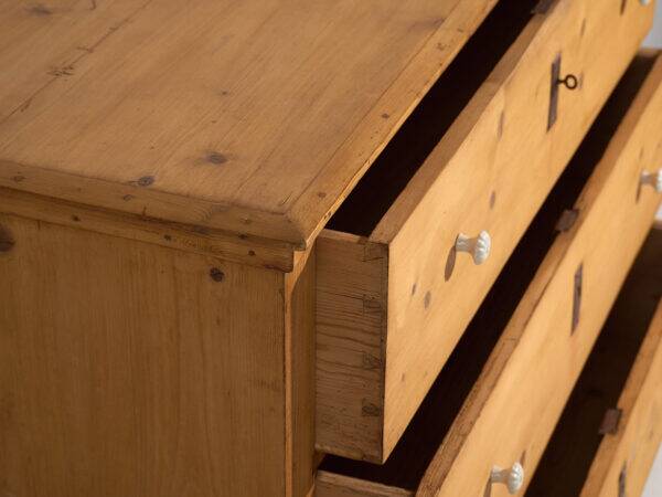 Antique three-drawer chest (circa 1920)