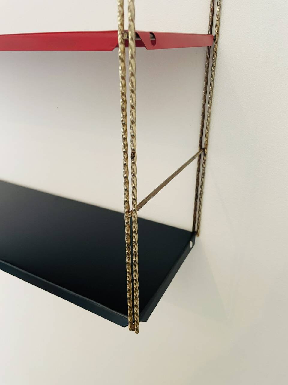 Adjustable wall shelf Mid-Century Modern in brass and metal