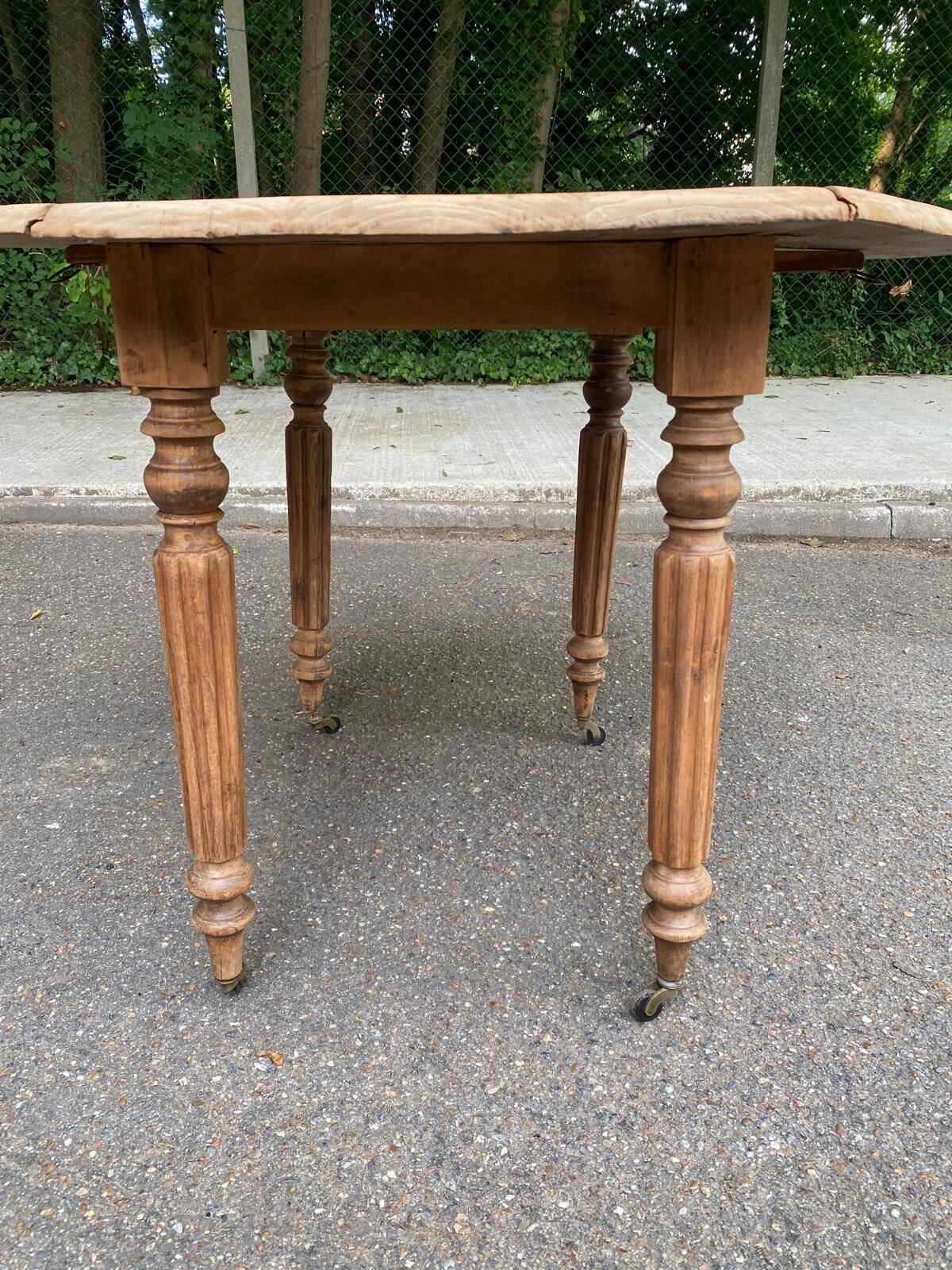 Renovated 18th century solid wood extendable round dining table with shutters