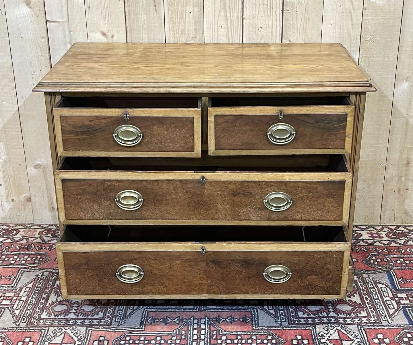 English chest of drawers in frene and nineteenth yew magnifying glass