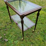 Serving on wooden and glass wheels